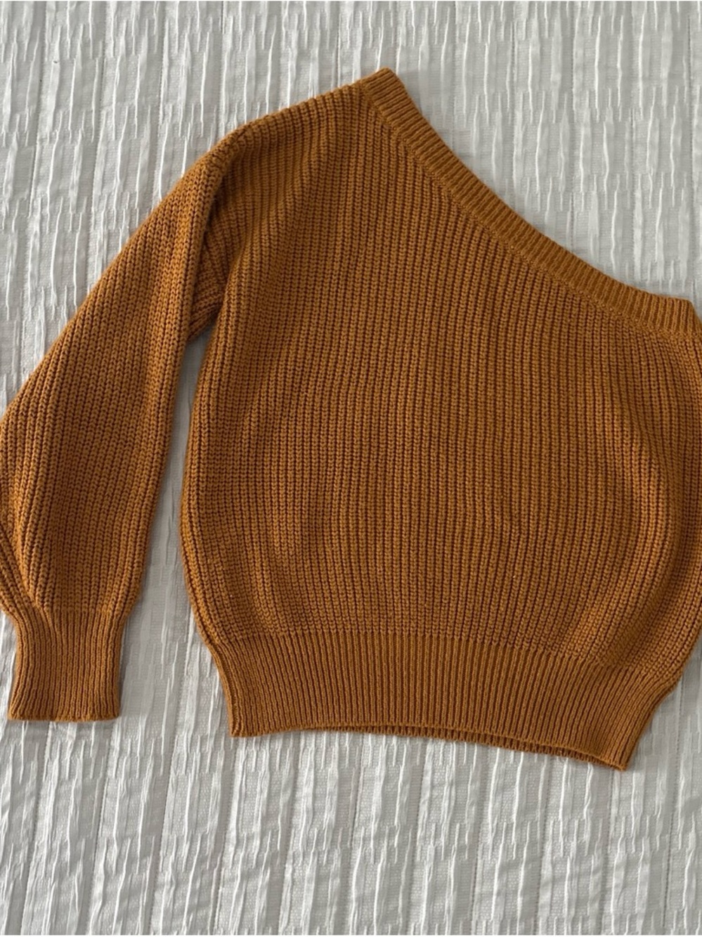 Women’s Off-Shoulder Knit Sweater in Caramel